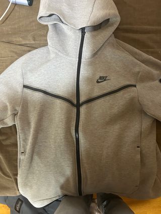 Chaqueta Nike Tech Gris