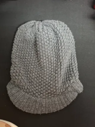 Gorro de lana gris