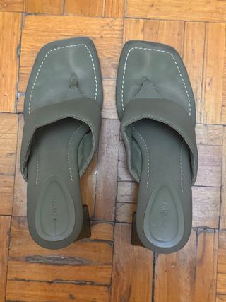 Sandalias Bershka tacón verde