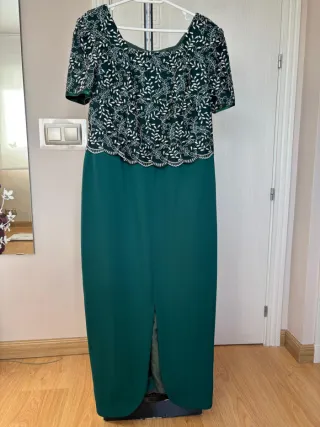 Vestido de fiesta cuerpo bordado.