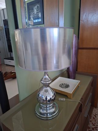 Lámpara de mesa diseño moderno plata