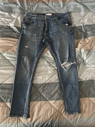 Jeans Bershka uomo blu strappati