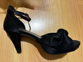 Zapatos de tacón negros