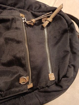 Bolso mochila negro y marrón