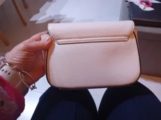 Borsetta Guess tracolla bianca e argento