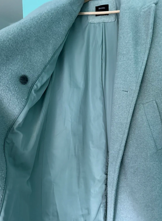 Abrigo moderno oversize azul