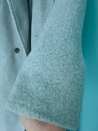 Abrigo moderno oversize azul