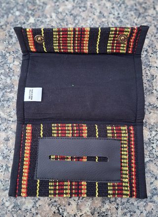 Cartera  para el tabaco  hecha a mano en Nepal