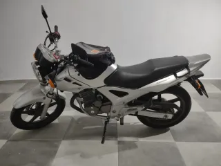 Moto Honda CBF250 Plata