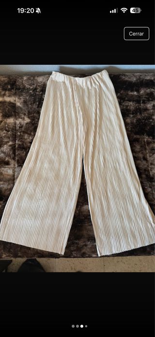 Pantalón plisado beige