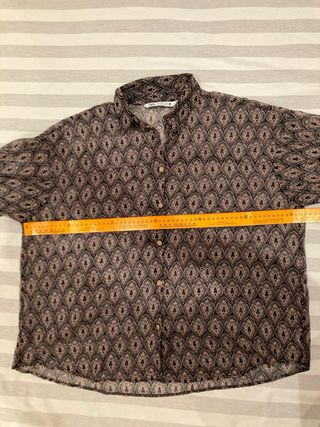 Blusa Zara sedosa ligeramente transparente