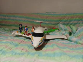 Avión Playmobil con figuras y accesorios