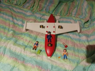 Avión Playmobil con figuras y accesorios