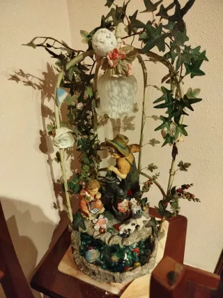 Lámpara decorativa con figuras