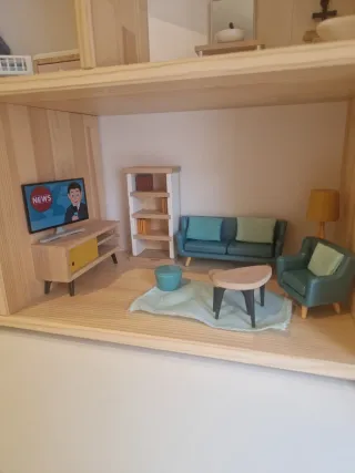 Casita de muñecas de madera amueblada