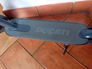 Patinete Eléctrico Ducati Casi Nuevo