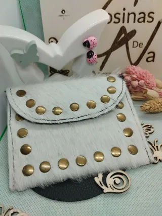 Monedero de Piel Blanco Tachuelas
