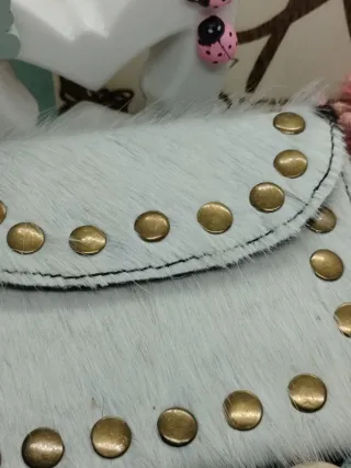 Monedero de Piel Blanco Tachuelas