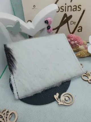 Monedero de Piel Blanco Tachuelas