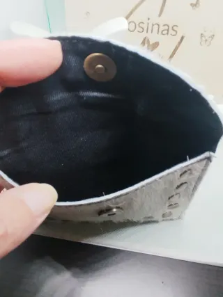 Monedero de Piel Blanco Tachuelas