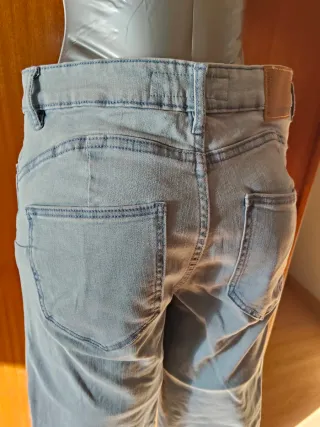 Pantalón vaquero pitillo azul