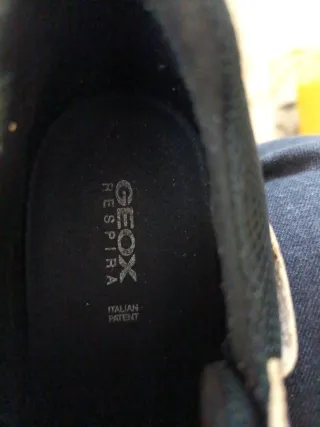 Zapatillas Geox transpirables doradas y negras