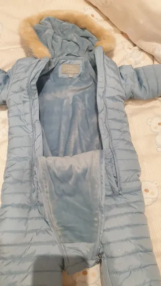 Buzo acolchado invierno bebé azul marca coconut