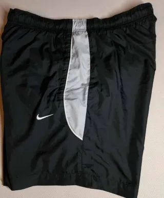 Pantaloncini Nike neri e grigi