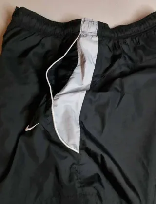 Pantaloncini Nike neri e grigi