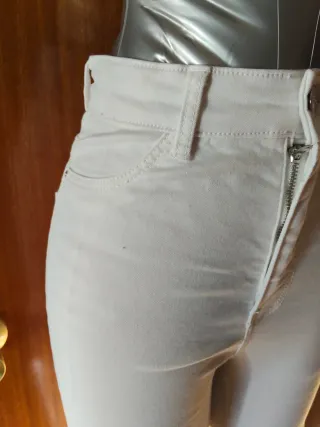 Pantalón pitillo blanco