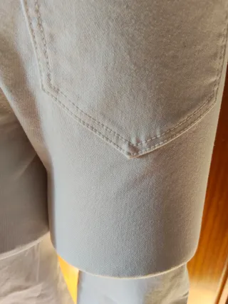 Pantalón pitillo blanco