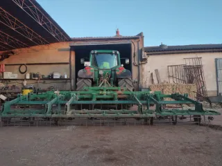 Servicios agrícolas: tractor y empacadora