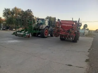 Servicios agrícolas: tractor y empacadora