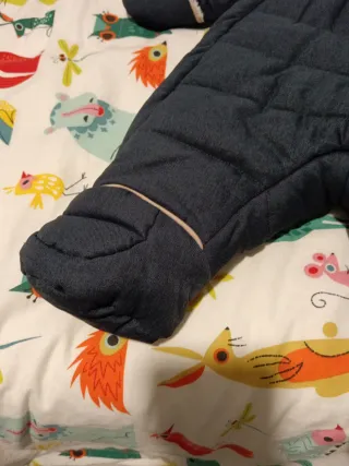 Buzo de bebé con capucha y osito