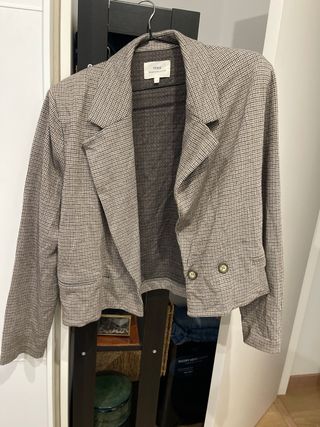 Chaqueta Yerse cuadros beige y marrón