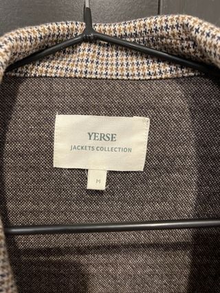 Chaqueta Yerse cuadros beige y marrón