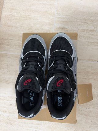 Asics Zapatillas Negras y Grises