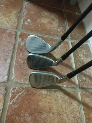 Juego de hierros de golf Cleveland Junior.