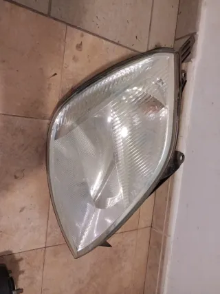 Faros Ford Fiesta modelo de 2002 a 2009