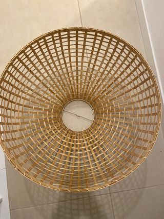 Pantalla de lámpara de bambú tejida