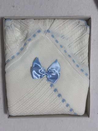Toquilla bebé azul con lazo