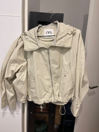 Chaqueta Zara Beige Impermeable Talla M