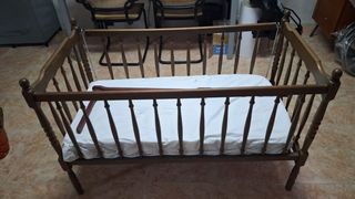 Cuna de madera para bebé