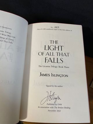 Licanius trilogía numerada firmada Broken Binding