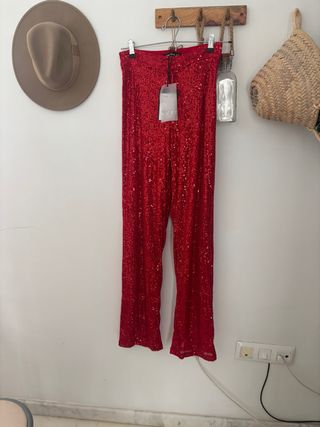 Pantalón lentejuelas rojo a estrenar.