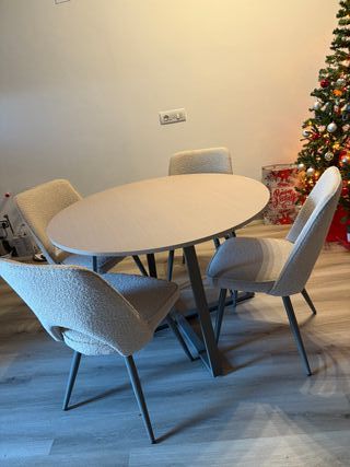 Set tavolo e 4 sedie design moderno