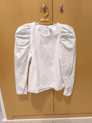 Blusa blanca manga abullonada