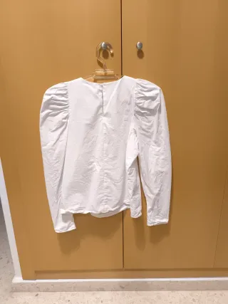 Blusa blanca manga abullonada