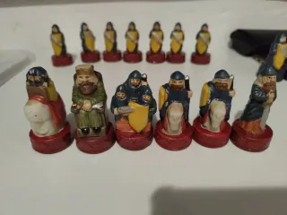 Figuras ajedrez medieval porcelana