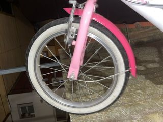Bicicleta infantil rosa y blanca